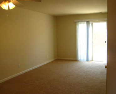 picture of meadowood middle living room